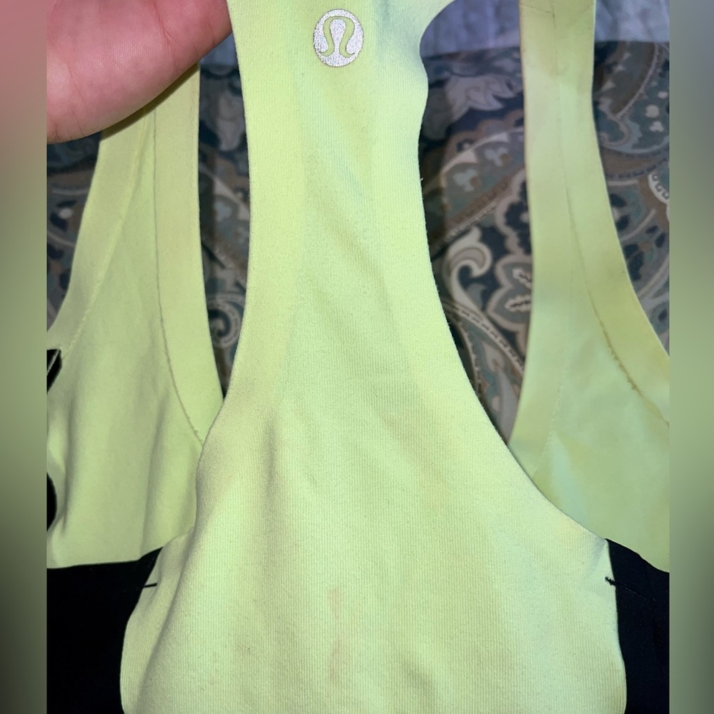 Lululemon Racerback Tanktop Fits size 6-8 - Picture 4 of 4